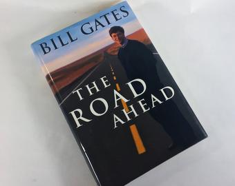 Buku the road ahead yang berisi prediksi bill gates