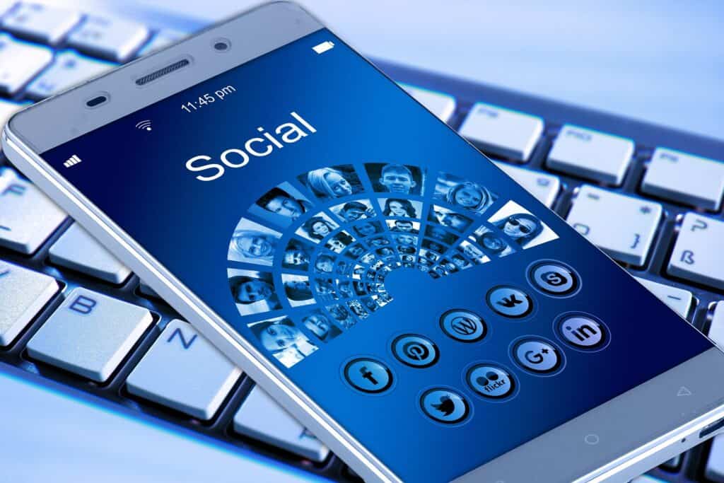 Hukum Social Media Marketing (SMM)